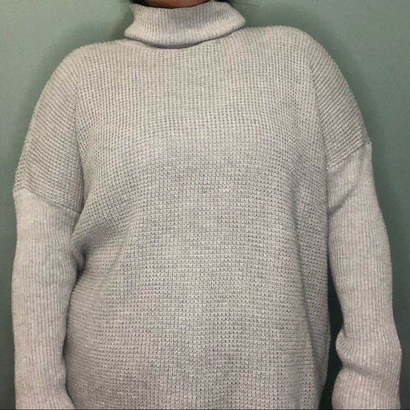 Michael Kors Pearl Heather Turtleneck - Picture 9 of 11